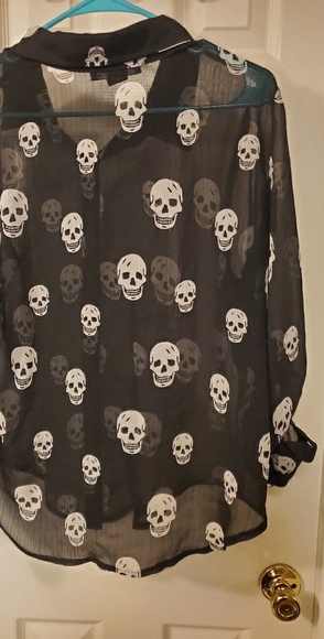 Sheer skull button down - Picture 4 of 4